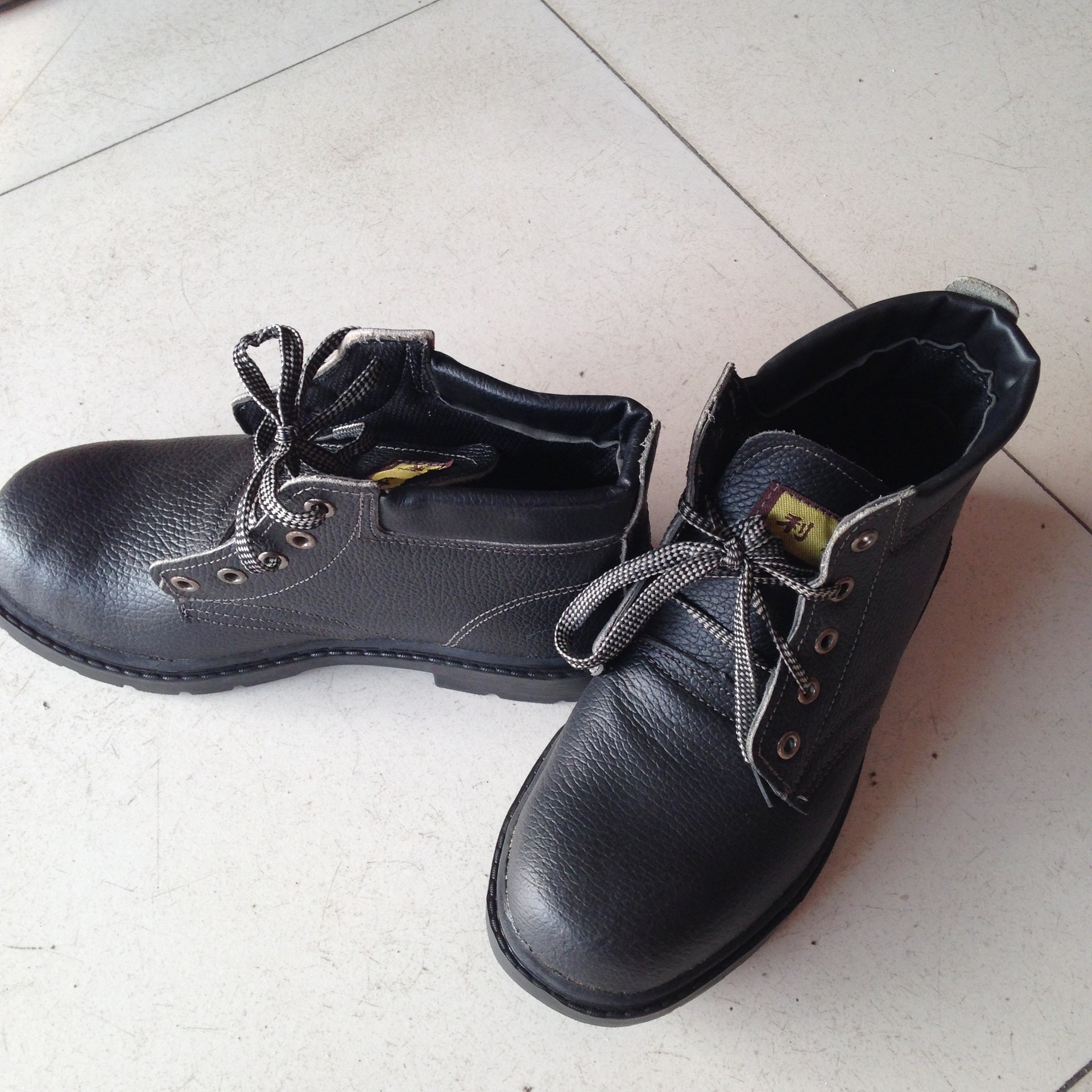 黑色牛皮劳保鞋 工作鞋 安全防护劳保用品 防砸防穿刺耐高温