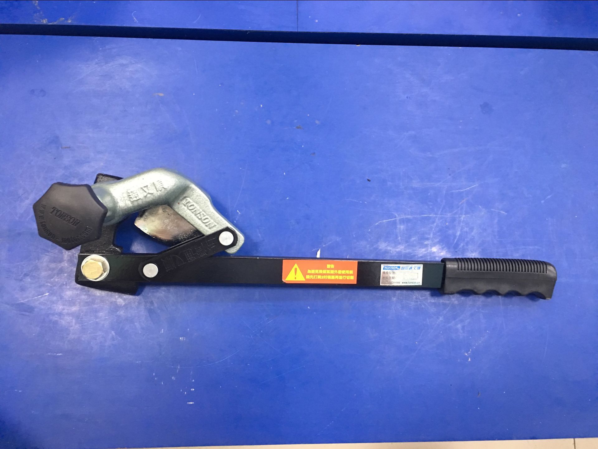 防爆开桶器特点:防爆开桶器也叫防爆开桶扳手