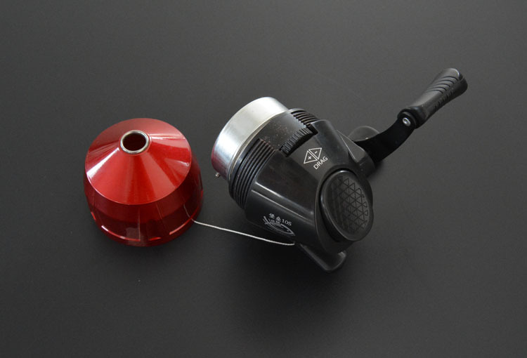 双鱼堡垒内藏式全封闭射鱼轮弹弓射鱼镖跟线轮射鱼器渔轮厂家直销