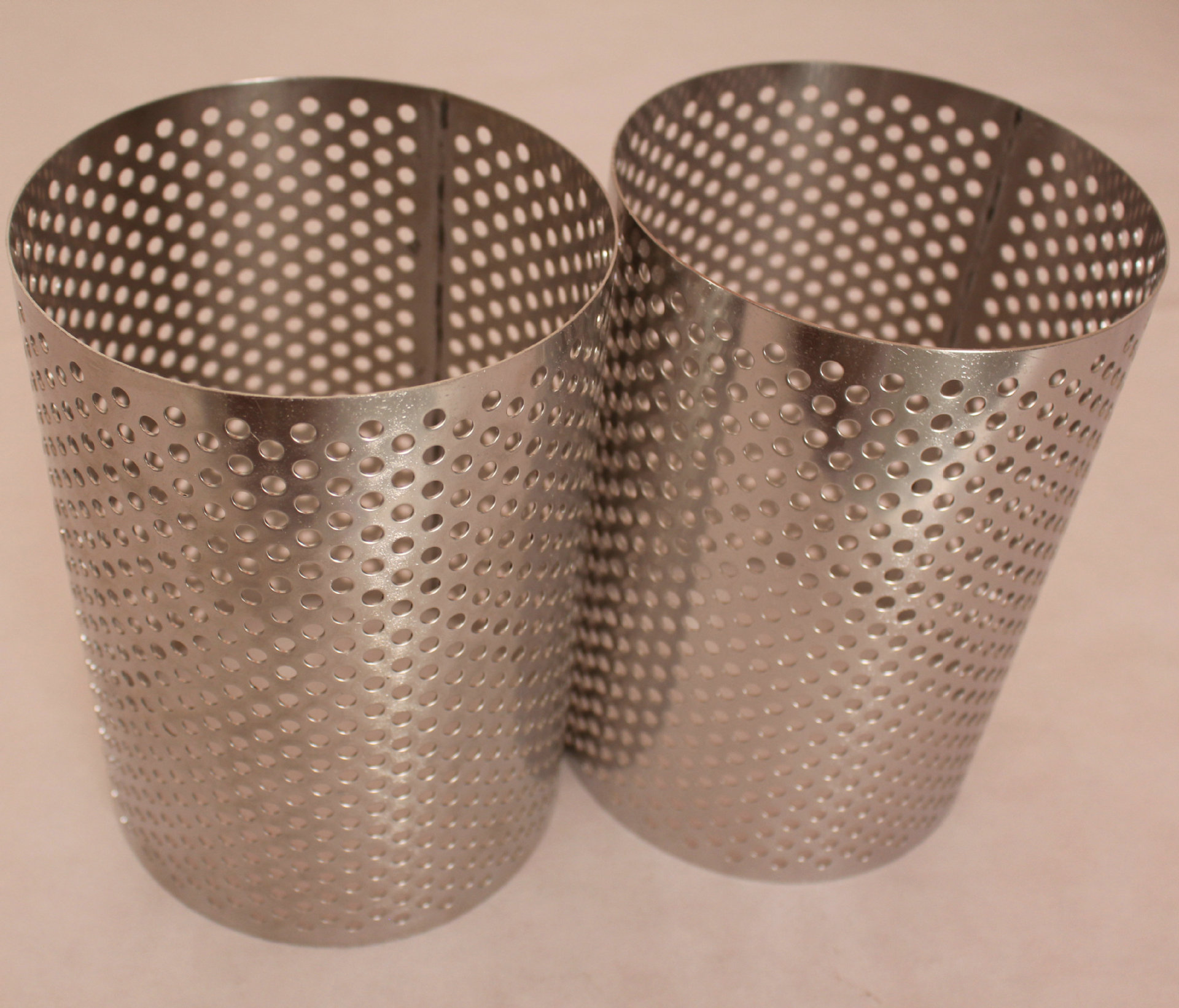 304不锈钢过滤桶 冲孔过滤筒 圆形过滤桶 水处理过滤筒定制