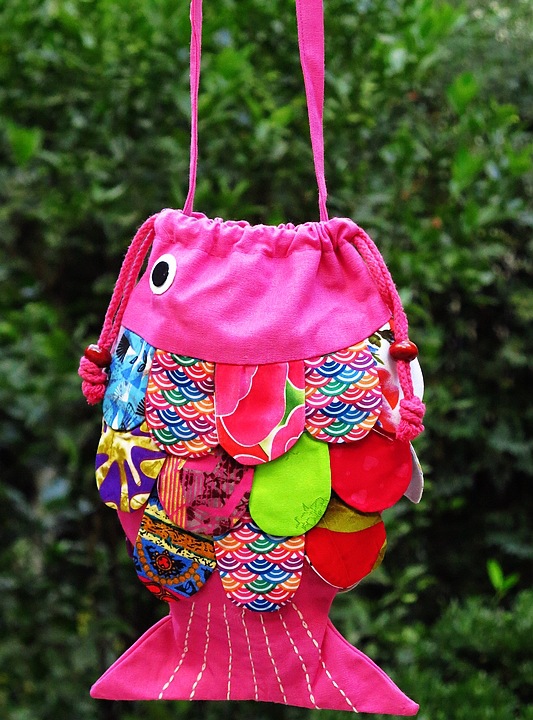 现货民族风可爱小鱼背包特色手工布艺鱼包布包零钱包钥匙包斜挎包