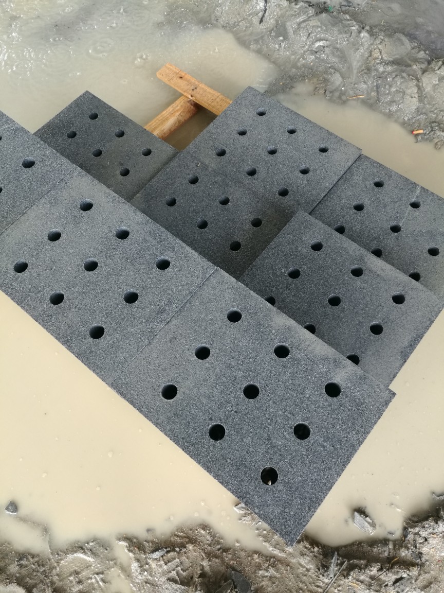 g655g654芝麻黑芝麻灰白麻花岗岩火烧面水沟盖打孔排水盖福建石材