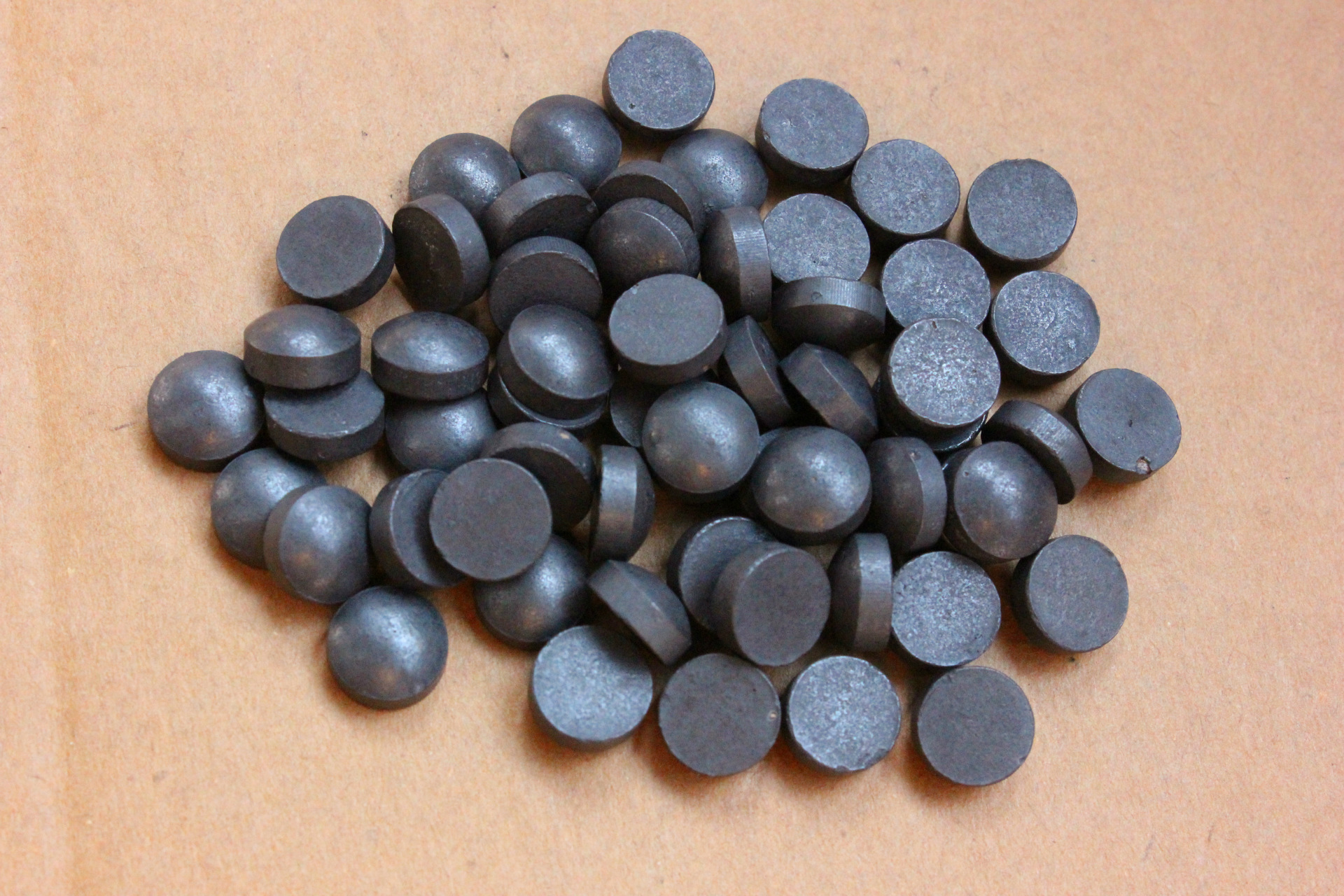 厂家直销:同性托玛琳磁石铁氧体面包磁10*5