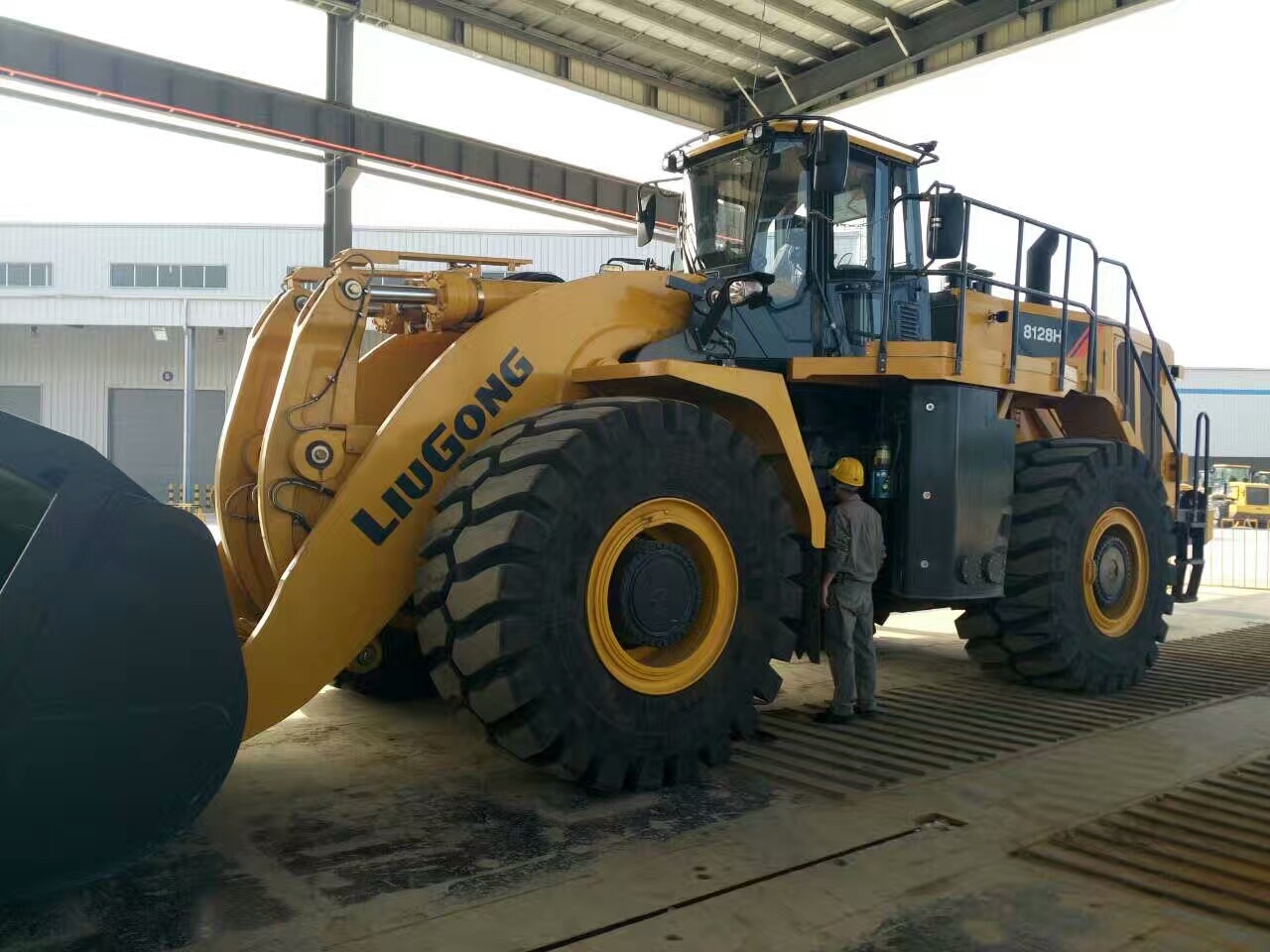 柳工8128h特大型12吨装载机铲车转载机