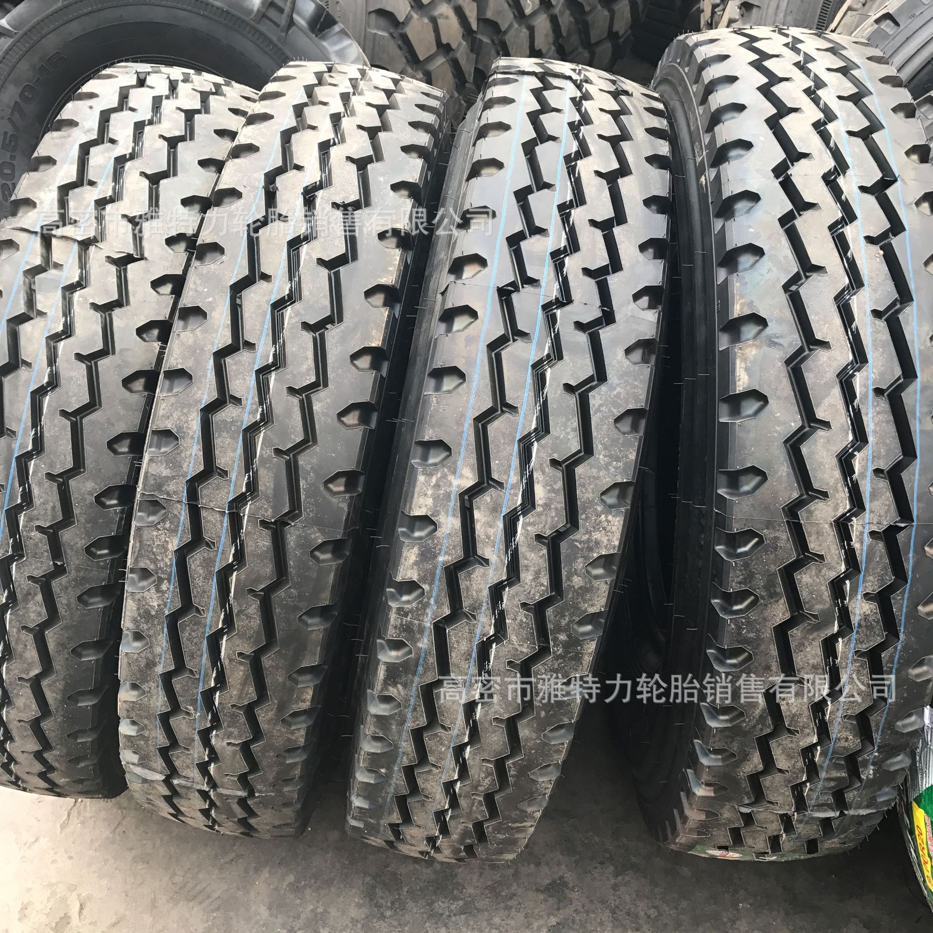 轮胎是大件,没法包含运费,具体费用请咨询1526366260.