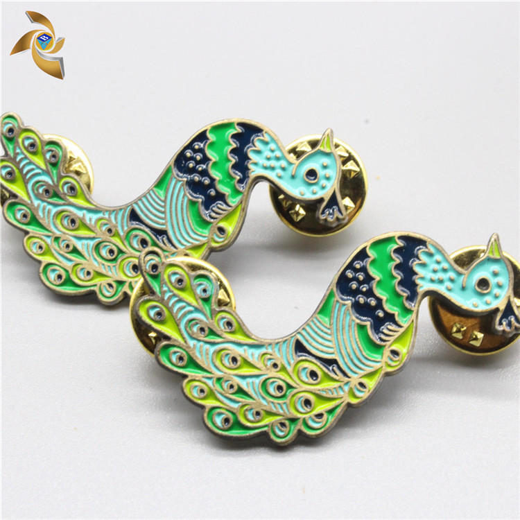新款现货徽章 活动礼品孔雀烤漆徽章 时尚男女通用卡通胸针定制
