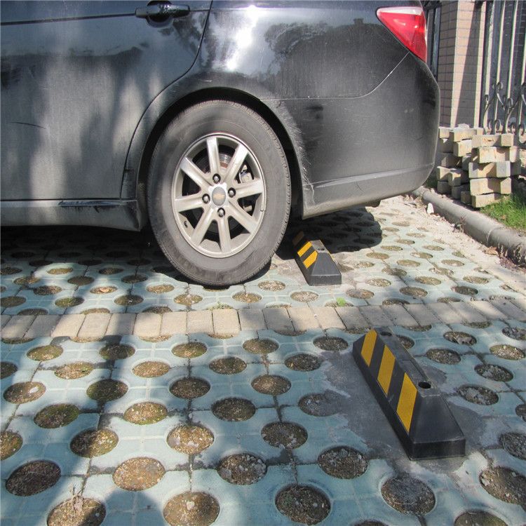 防撞安全设施挡车器 u形管安全防撞墩 车轮防滑器