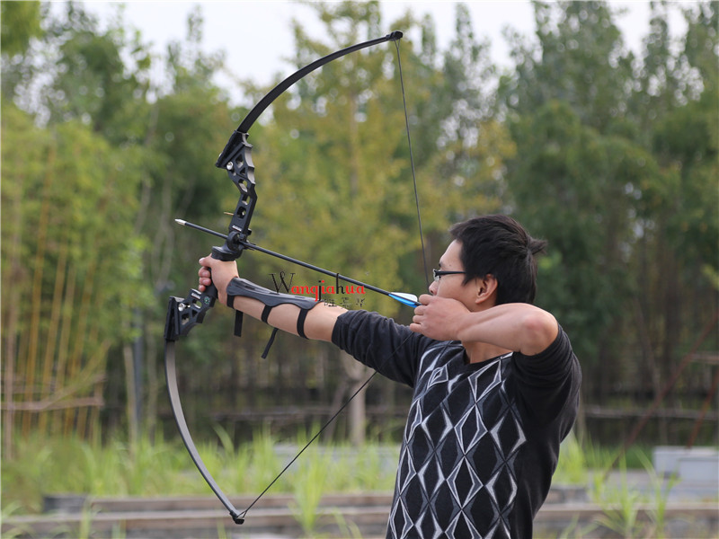 猎鱼直拉弓景区户外比赛运动射箭娱乐射鱼竞技休闲渔猎射击弓箭