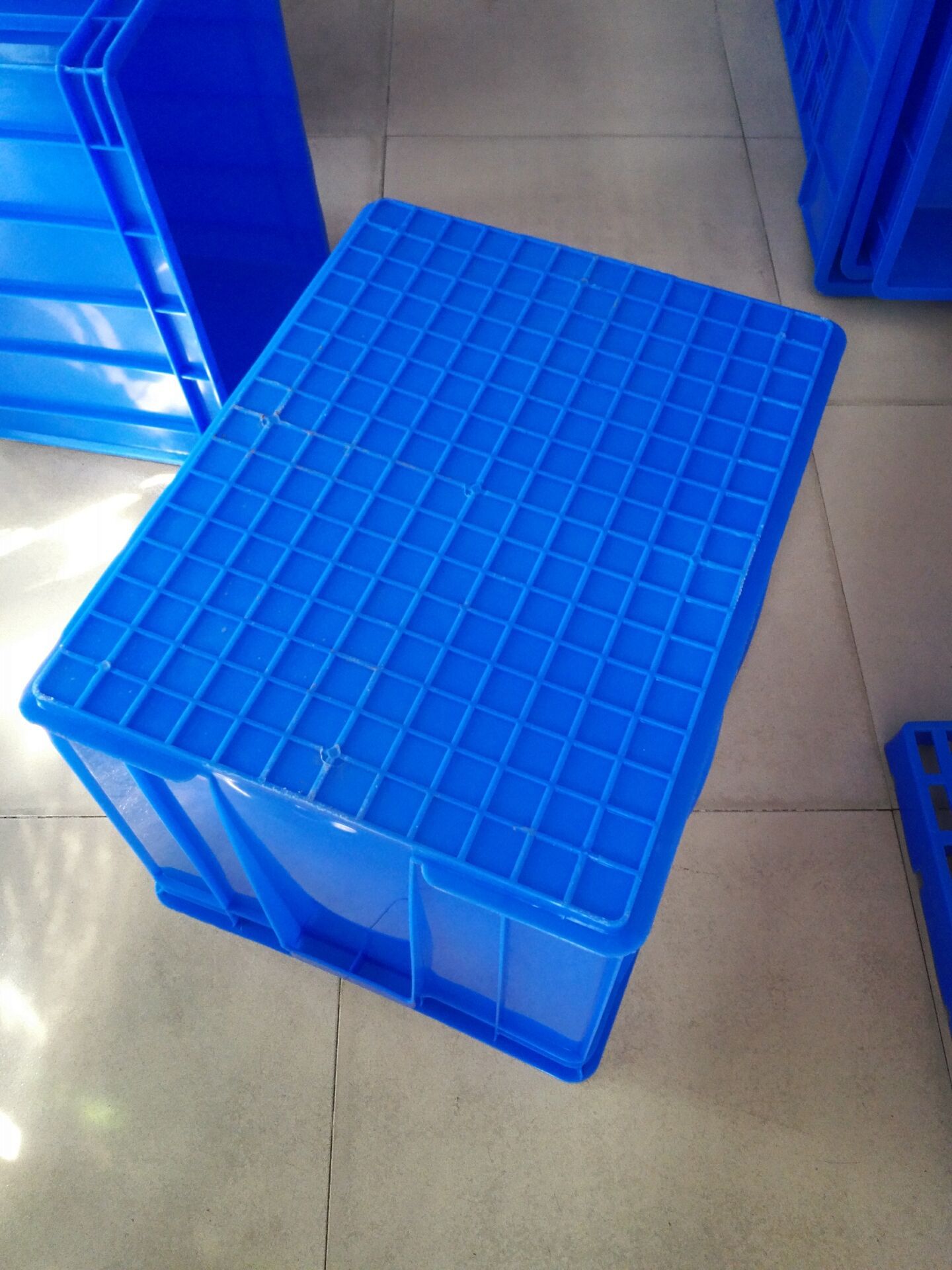 蓝色9号塑胶周转箱注塑一体成型胶箱结实耐摔加厚惠州塑胶周转箱