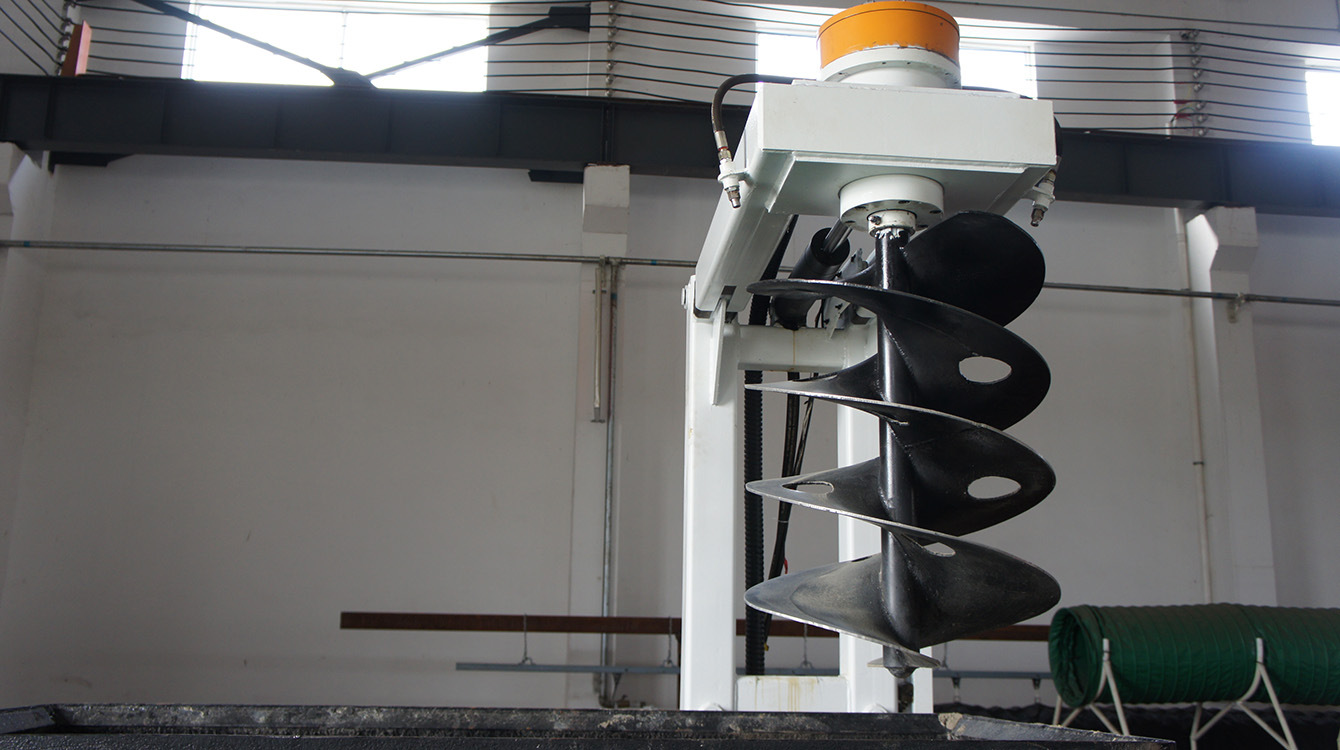 螺杆式混凝土搅拌器(拌料机器人)