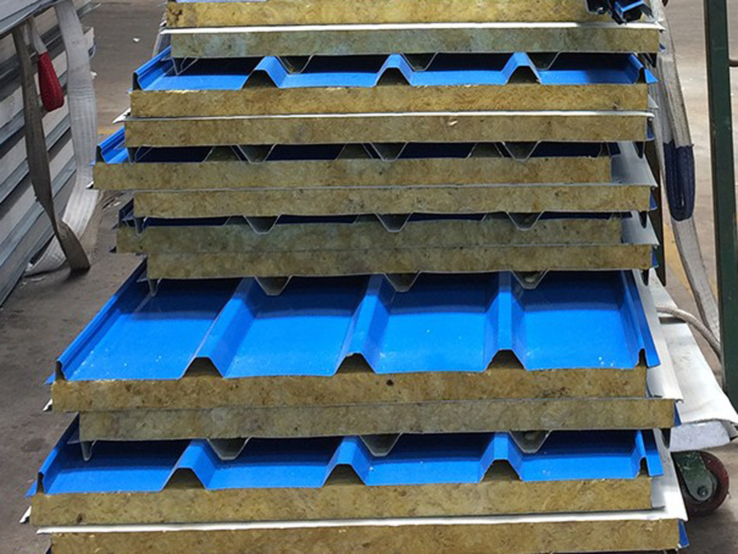 彩钢岩棉瓦定制夹心瓦广州番禺夹芯瓦岩棉防火瓦厂家供应