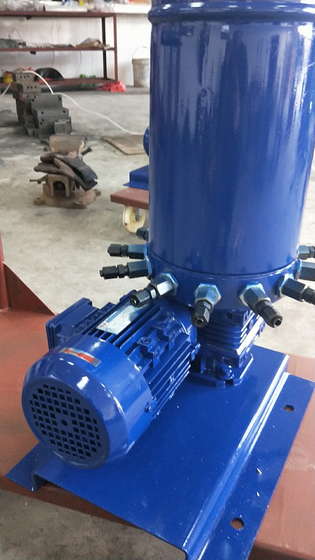 供应wdb多点润滑泵