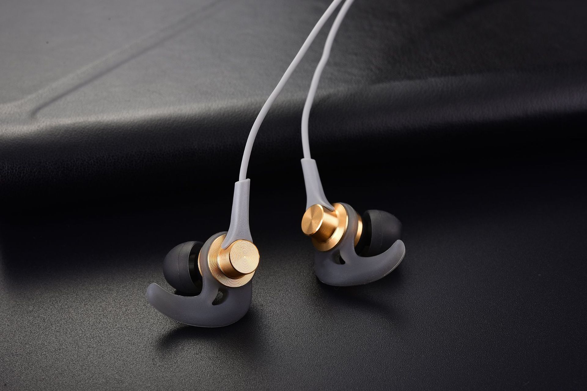 qkz eq1牛角耳机 鲨鱼鳍金属入耳手机耳机 运动重低音耳机耳塞