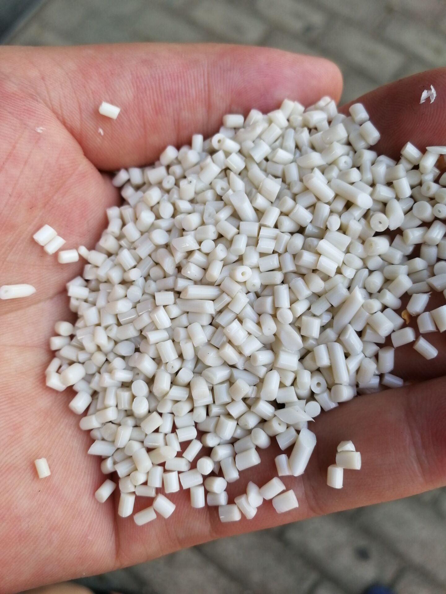 出售pbt化纤丝粒料