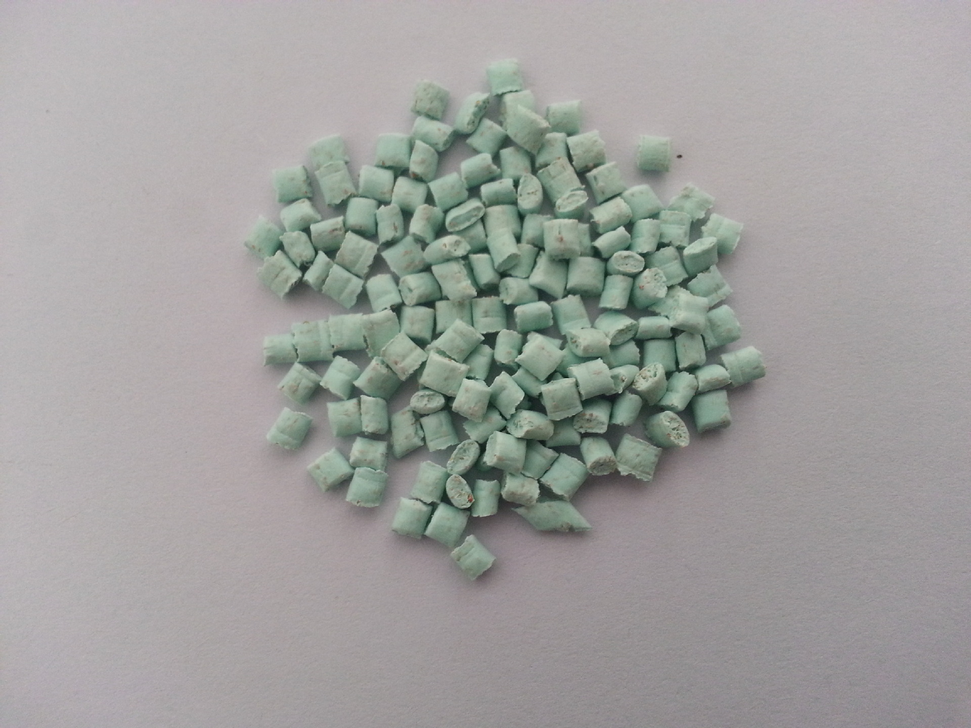 小麦秸秆塑料 绿色秸秆塑料 小麦秸秆 仁荣穗粤