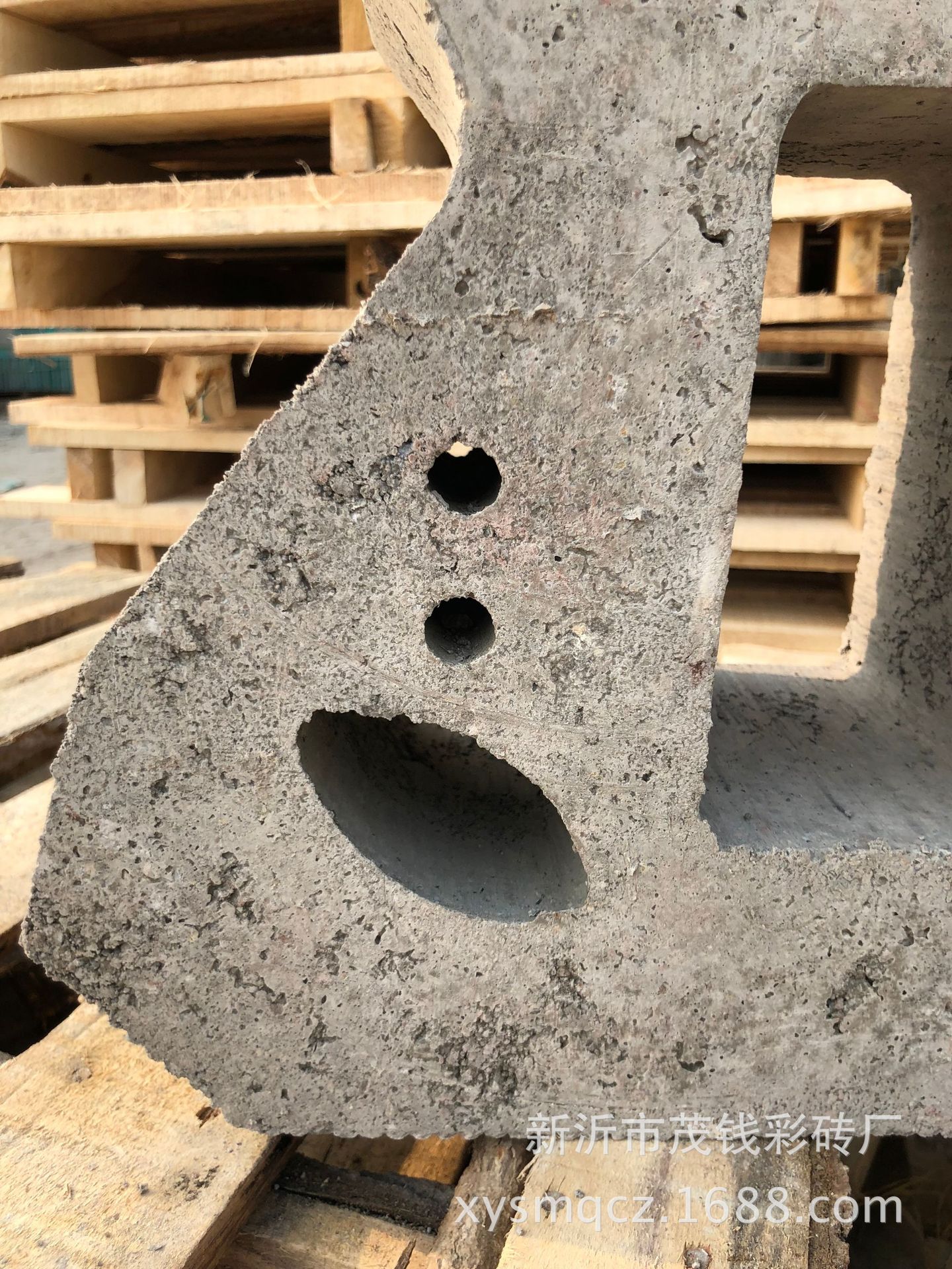 批发生态自嵌式植生挡土墙砌块 河道护坡砖景观植草挡土砖挡土墙