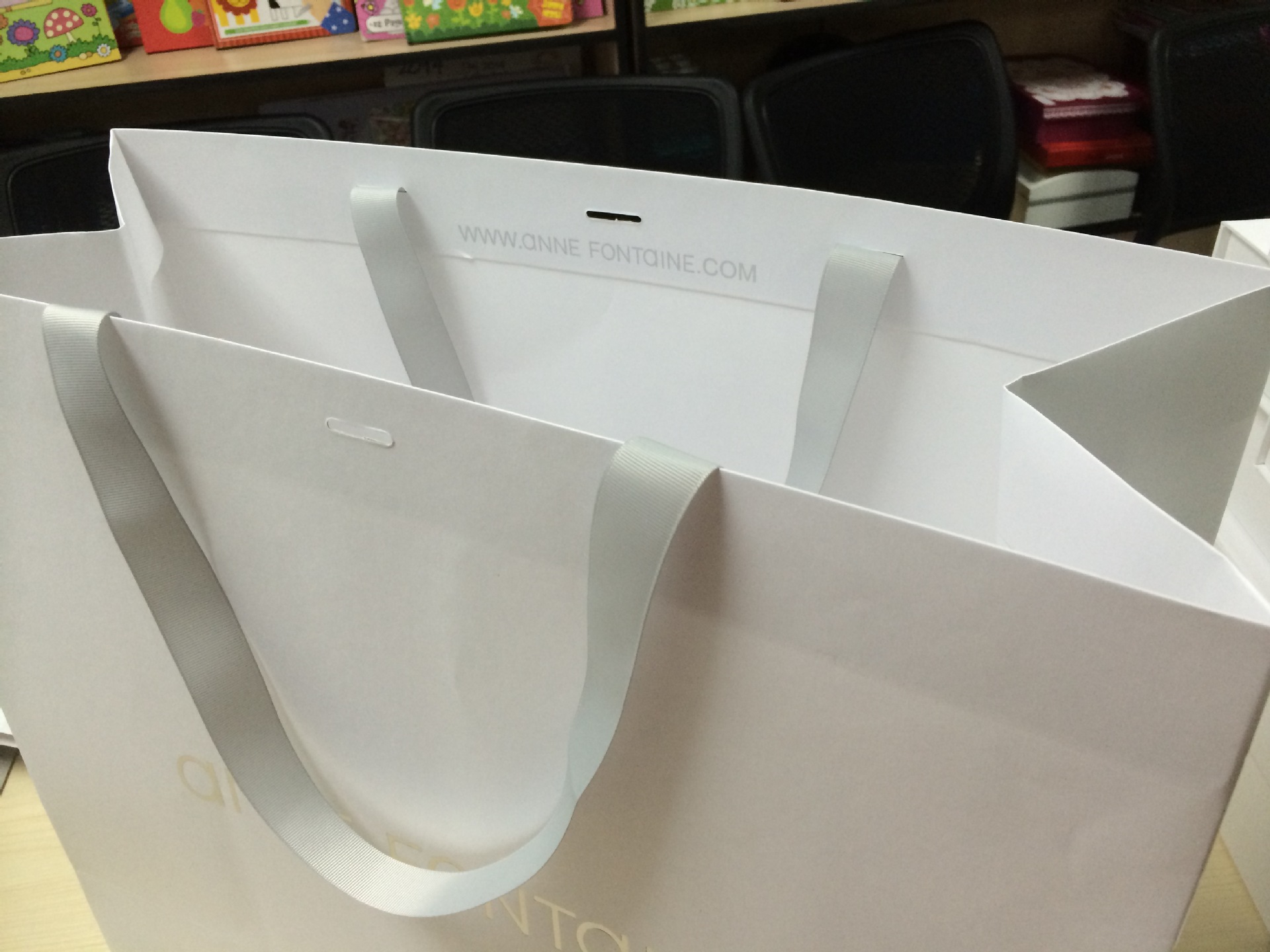 广州纸袋定做手挽袋高档服装手提袋定做印刷logo礼品袋