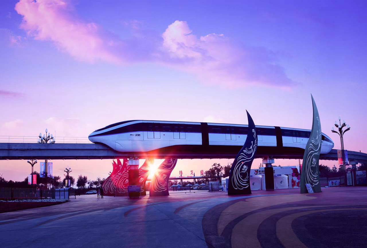 比亚迪在深圳的电动化搞得很好啊,听说都要修云轨了