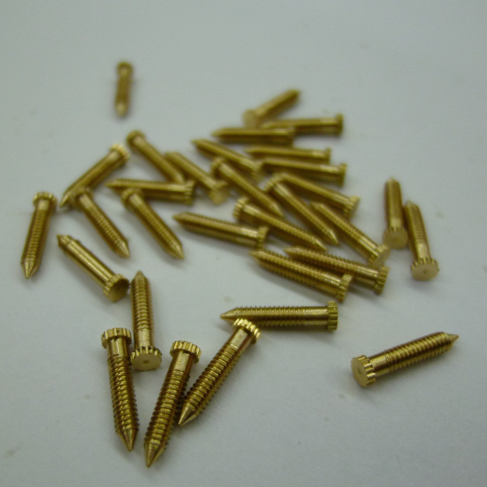 厂家直供铜螺丝钉 可根据客人要求订制各款尺寸螺丝钉