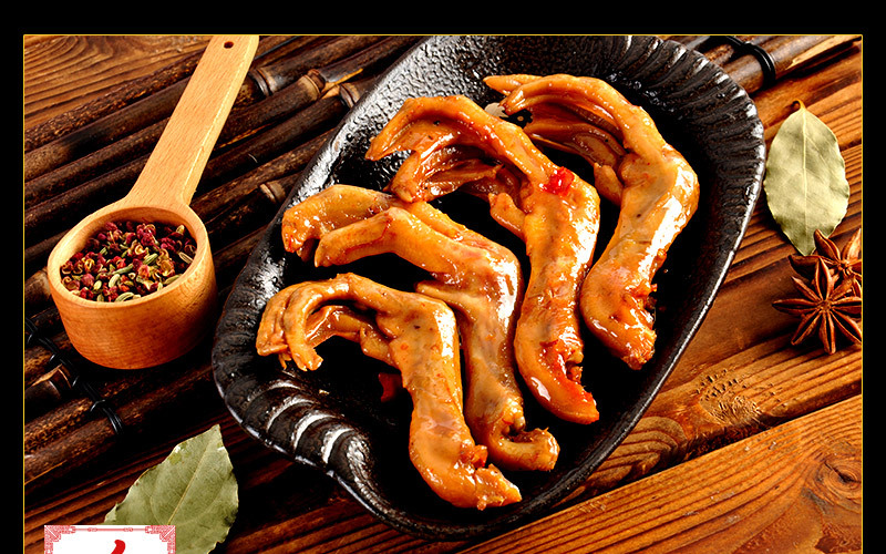 供应川蜀味道四川特产香辣卤鸭掌鸭爪休闲食品180g一件代发