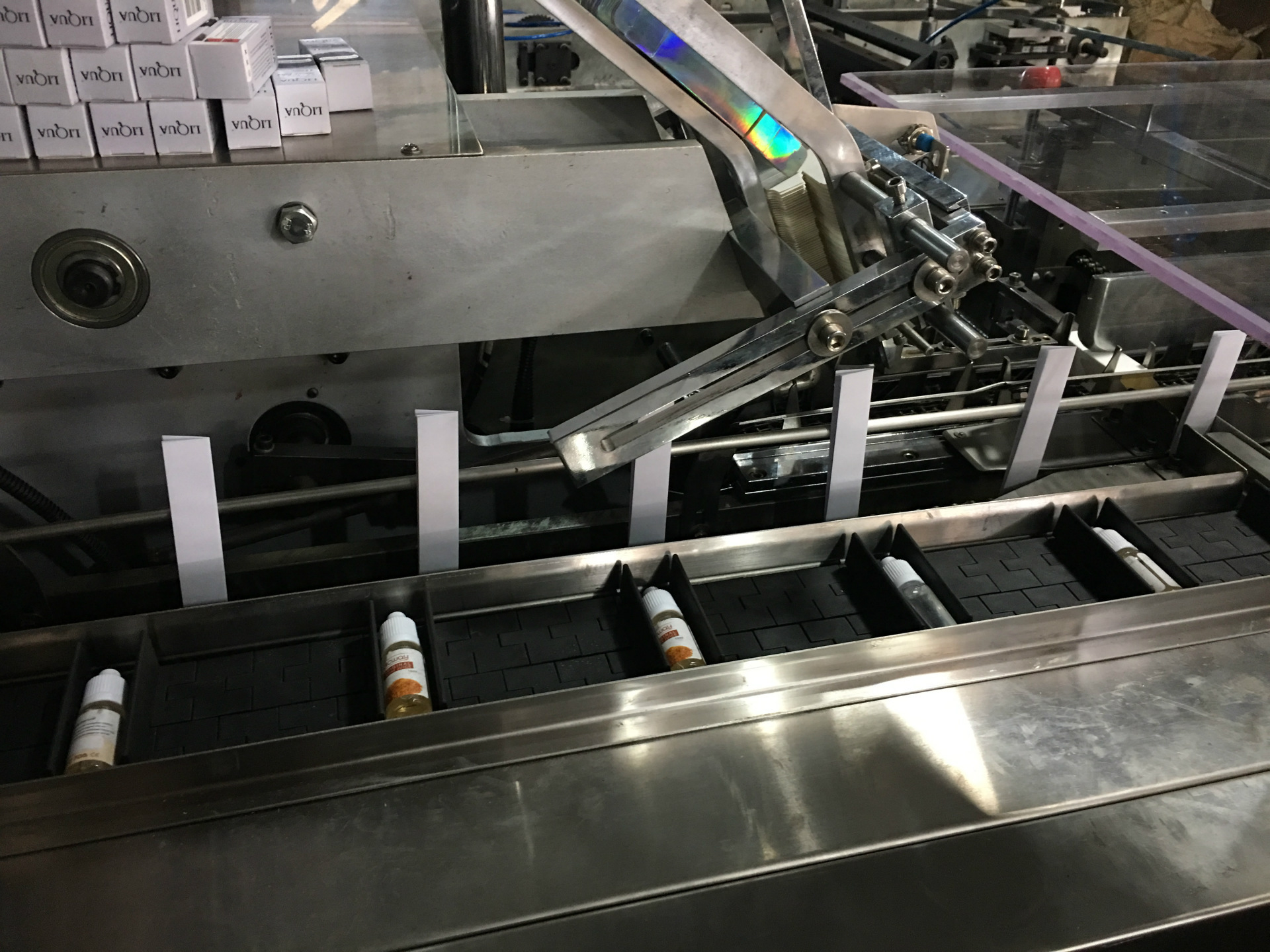 精油装盒机 自动装盒机 烟油装盒机 咨询热线13695753818