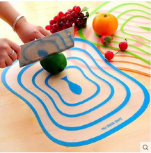 便携式切菜板迷你水果切板可挂可弯曲分类砧板厨房透明切菜板批发