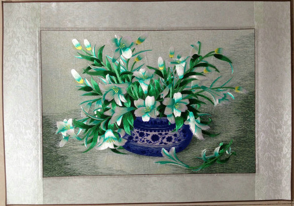 苏州刺绣机绣仿手工瓷瓶水仙装饰画苏绣厂家直销工艺品镇湖批发