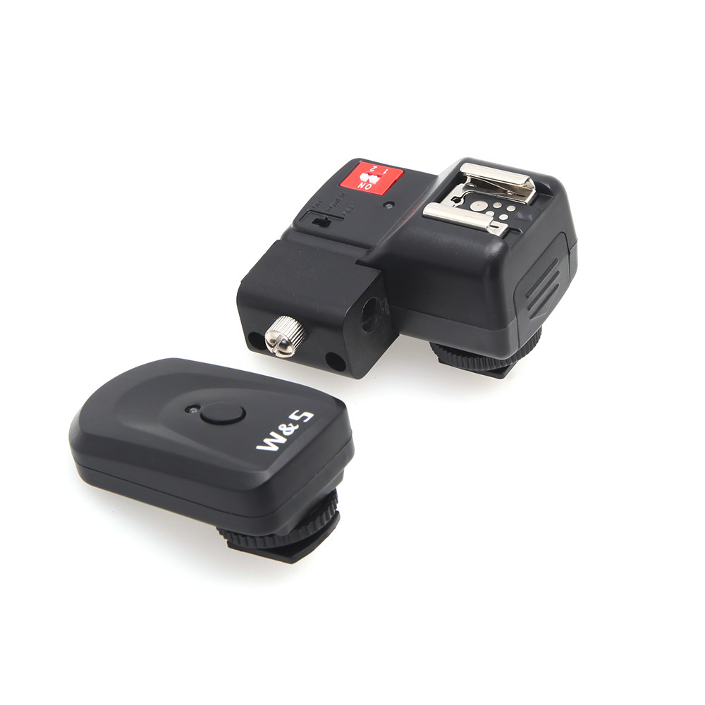 跨境电商爆款pt-04ne一拖一相机无线引闪器4通道闪光灯触发器带柔