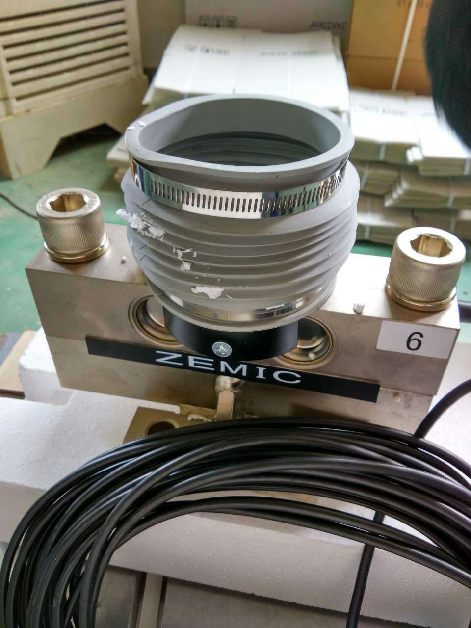 [中航电测]zemic hm9b-30t出口型地磅传感器带防护套