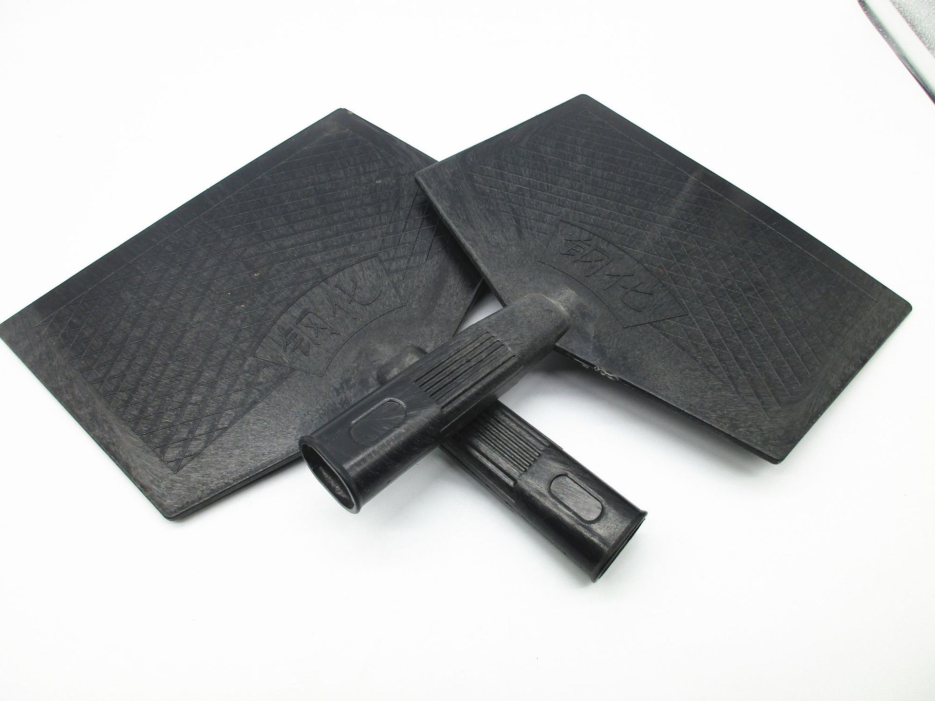 供应塑料钢化托灰板 塑料拖灰板 小黑色加厚泥板建筑塑料拖泥板量