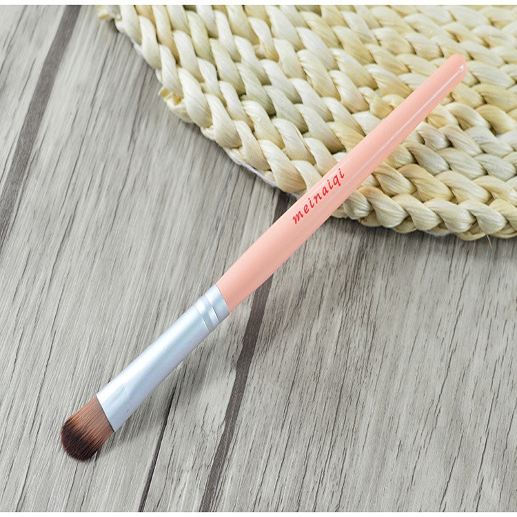 美奈琪化妆刷销售斜角眼影刷 实木手柄纤维毛刷头 厂家直销