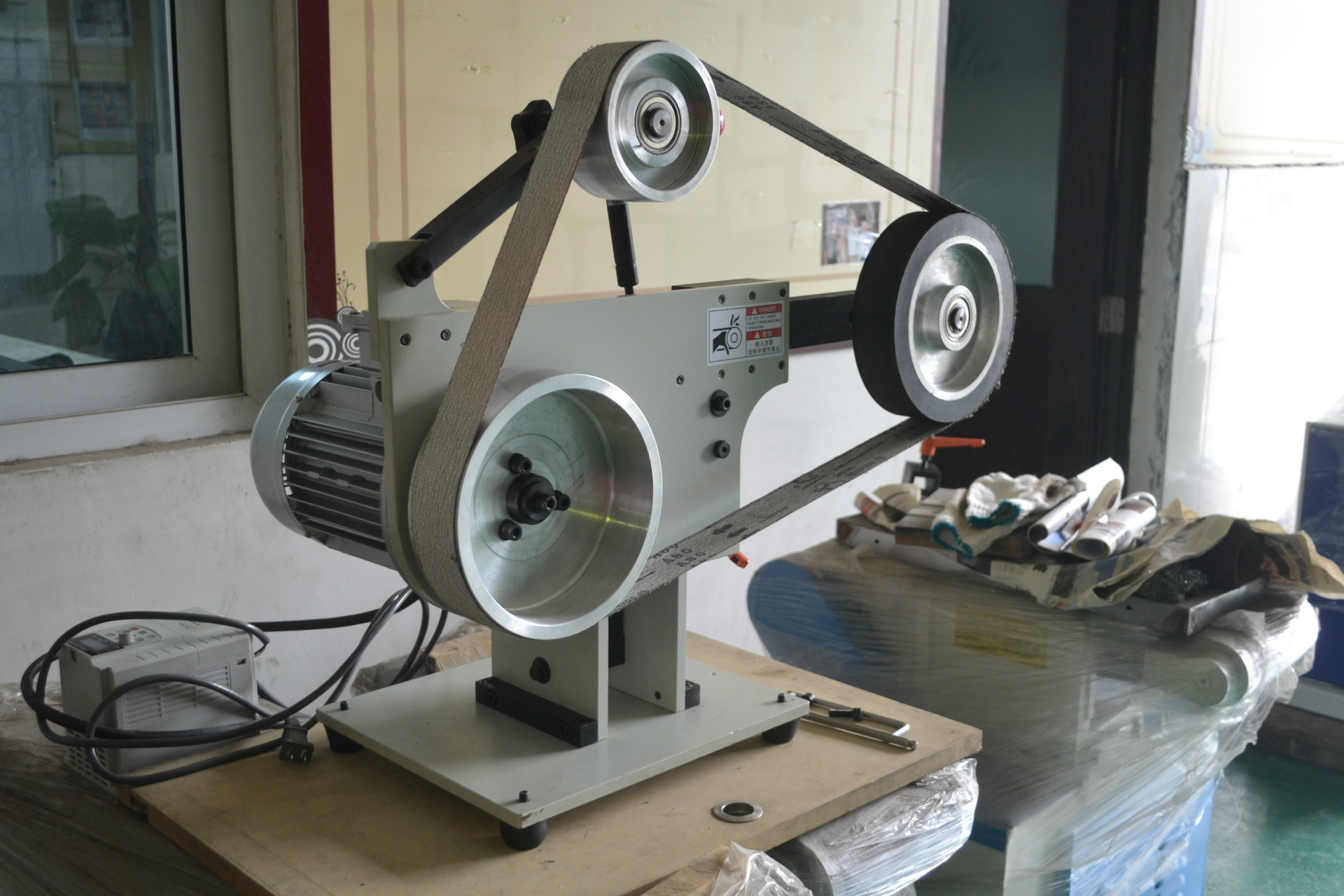 金属不锈钢立卧两用砂带机弧面打磨拉丝机台式抛光机勺子磨光机