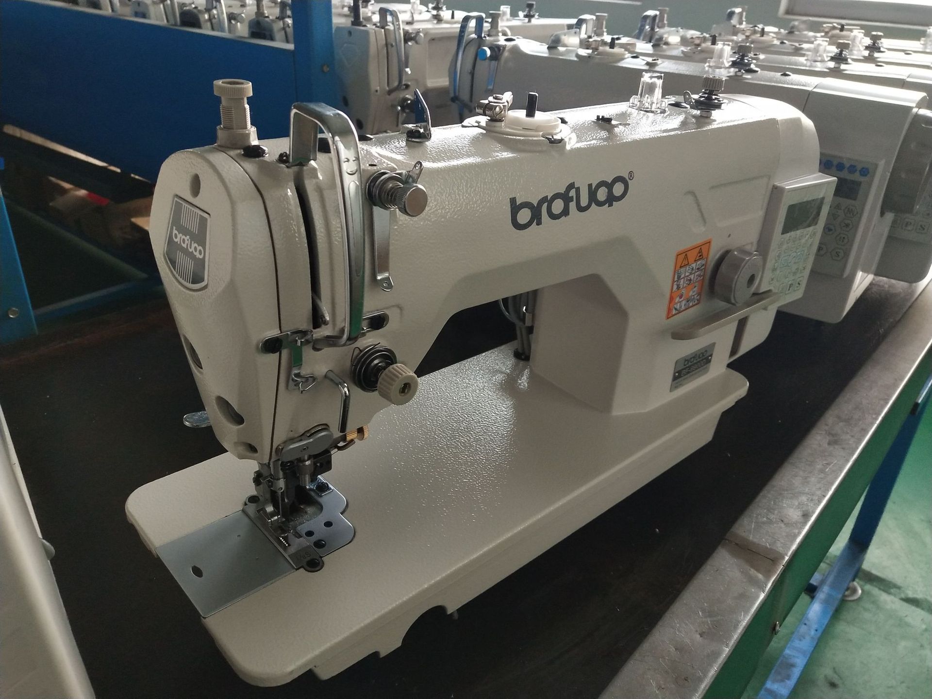 批发5200电脑带刀平缝机 工业缝纫机 缝纫设备 厂家直销