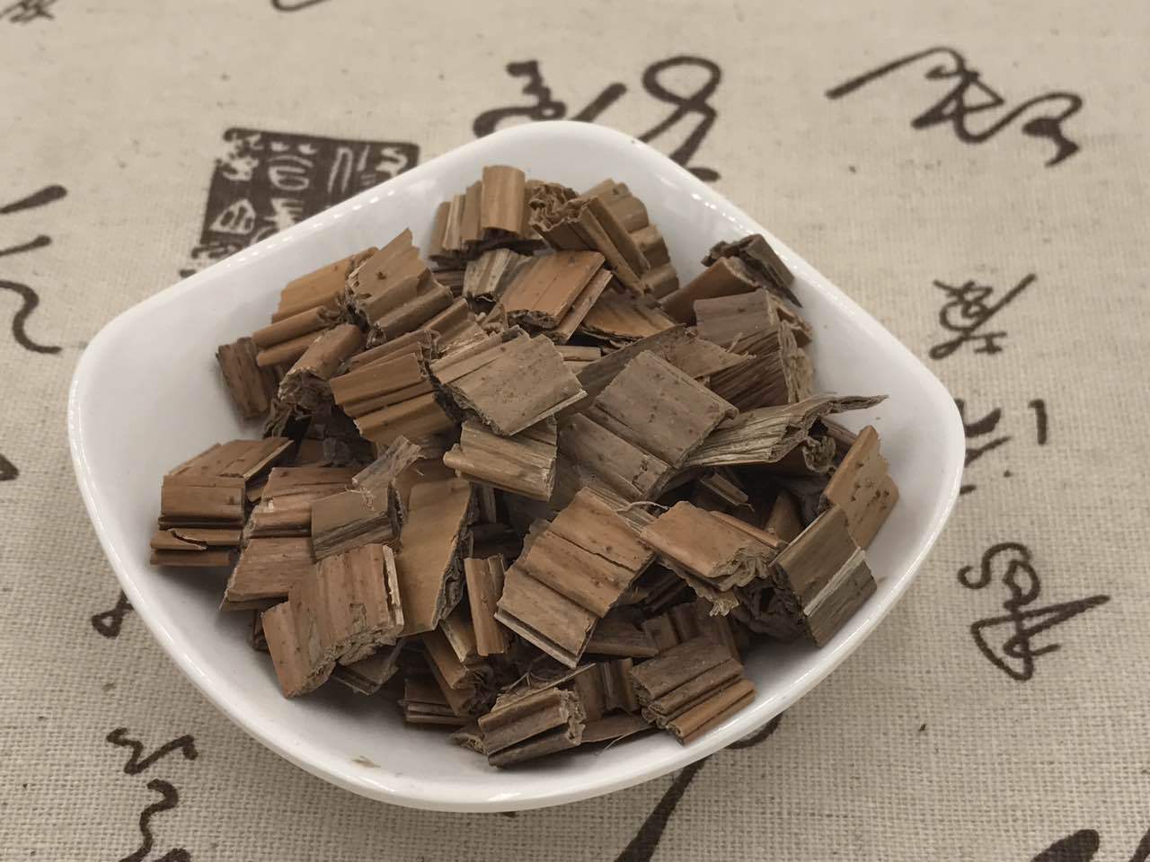 商品描述产品名称荷梗净含量500克计价单位斤储存条件