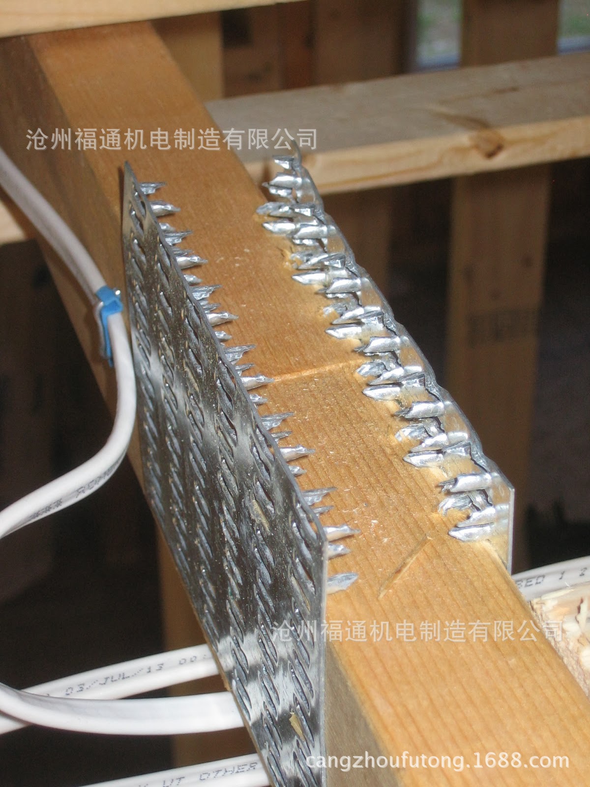 别墅连接件 齿板连接件 齿板钉 木屋连接件 木结构连接件 木桁架