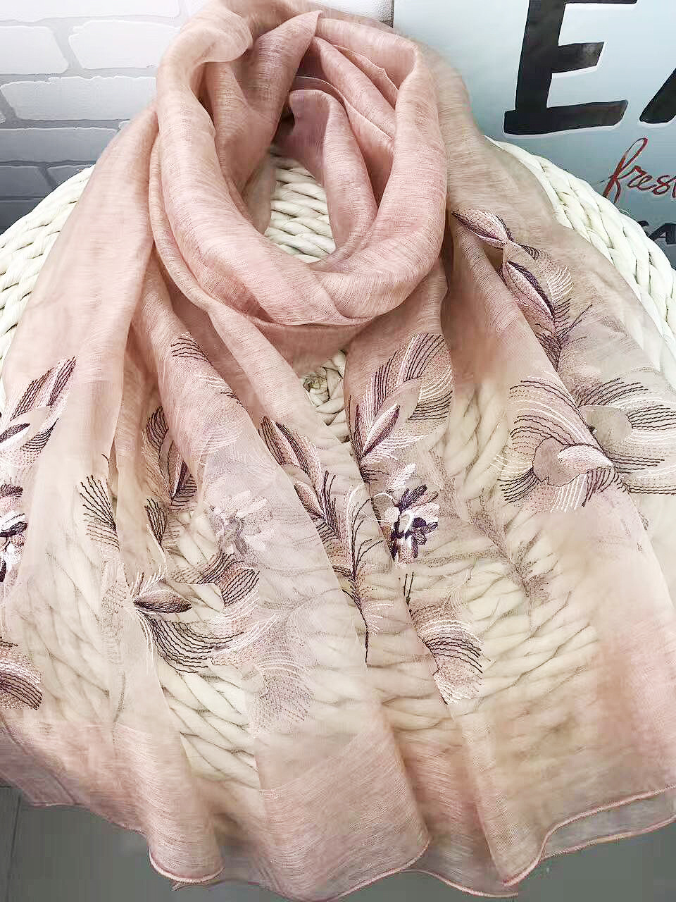 元愫2017最新款 真丝羊毛刺绣围巾 桑蚕丝女士丝巾披肩 厂家批发