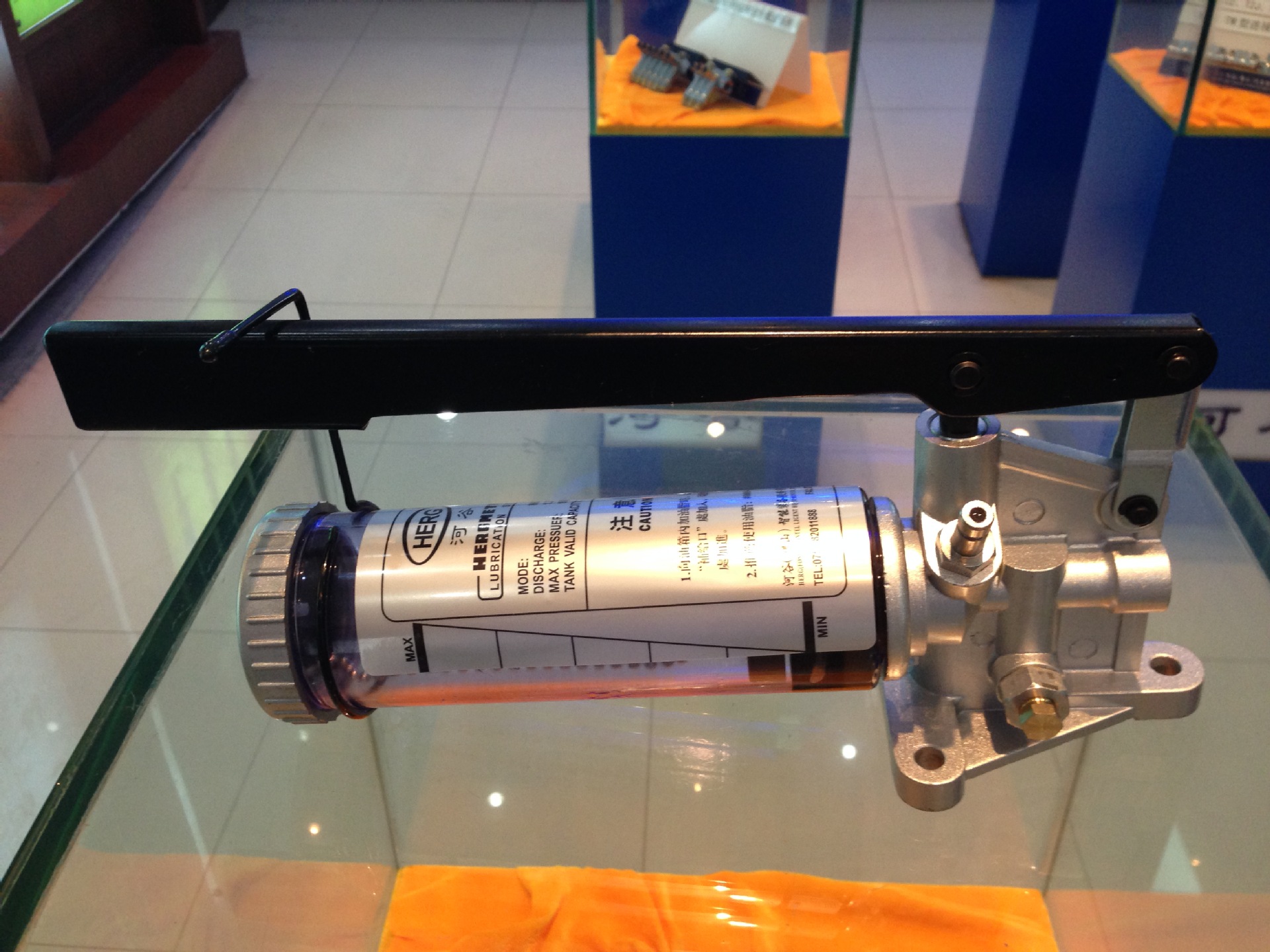 河谷手动润滑泵