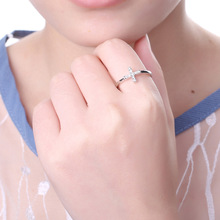 丽晶时尚饰品女 简约系合金打造水钻个性十字架18K金戒指
