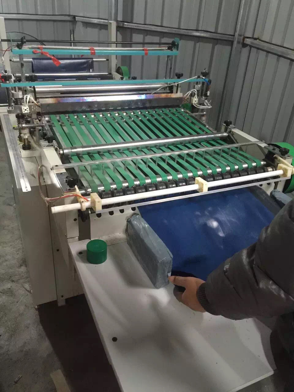 专业制造 rql-1000型热切边封制袋机 快递包装袋制袋机 安装调试