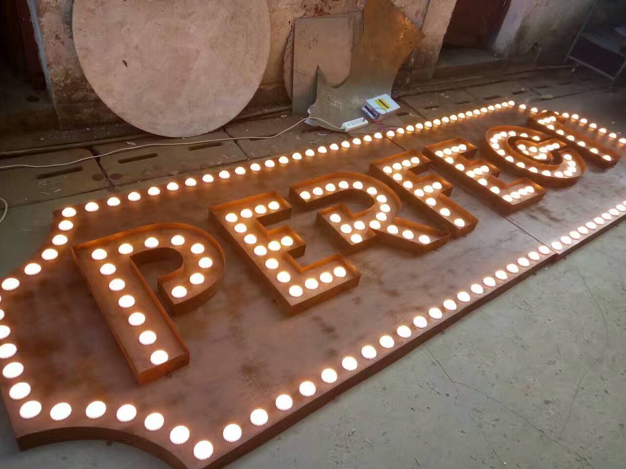 大灯泡字 生锈灯泡发光字 点阵字 外露ktv酒吧个性灯泡字定制