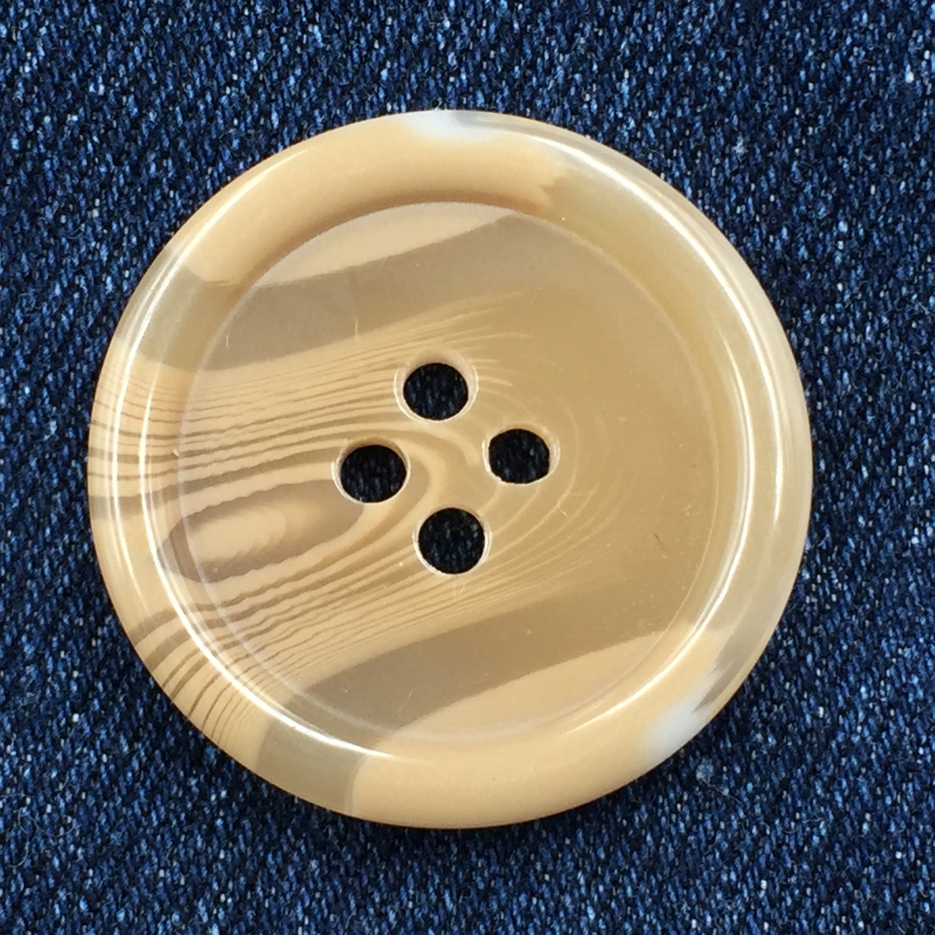 厂家直销 细边四眼 花纹树脂仿牛角扣 大衣扣风衣西服纽扣 可定制