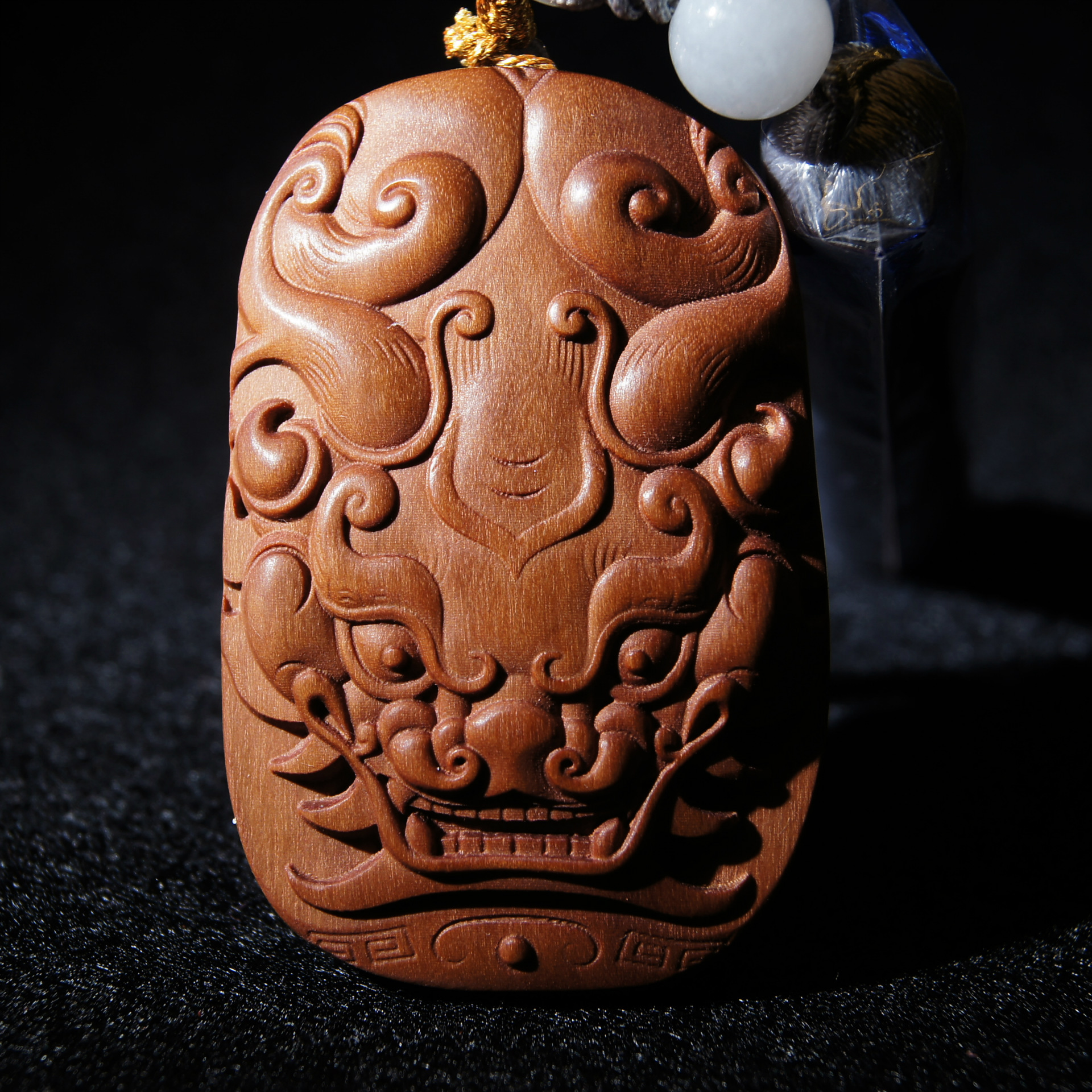 善德设计 印度老山檀香 瑞兽貔貅精雕 手把件 461牌