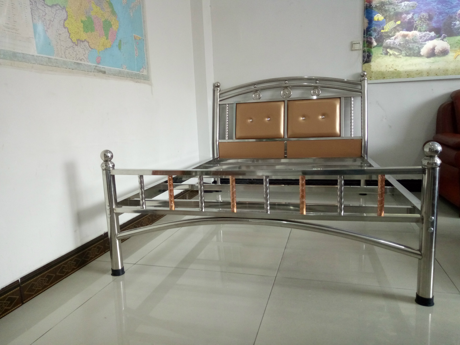 高级不锈钢床架带靠背软包床1.5米不锈钢双人床定制201材质