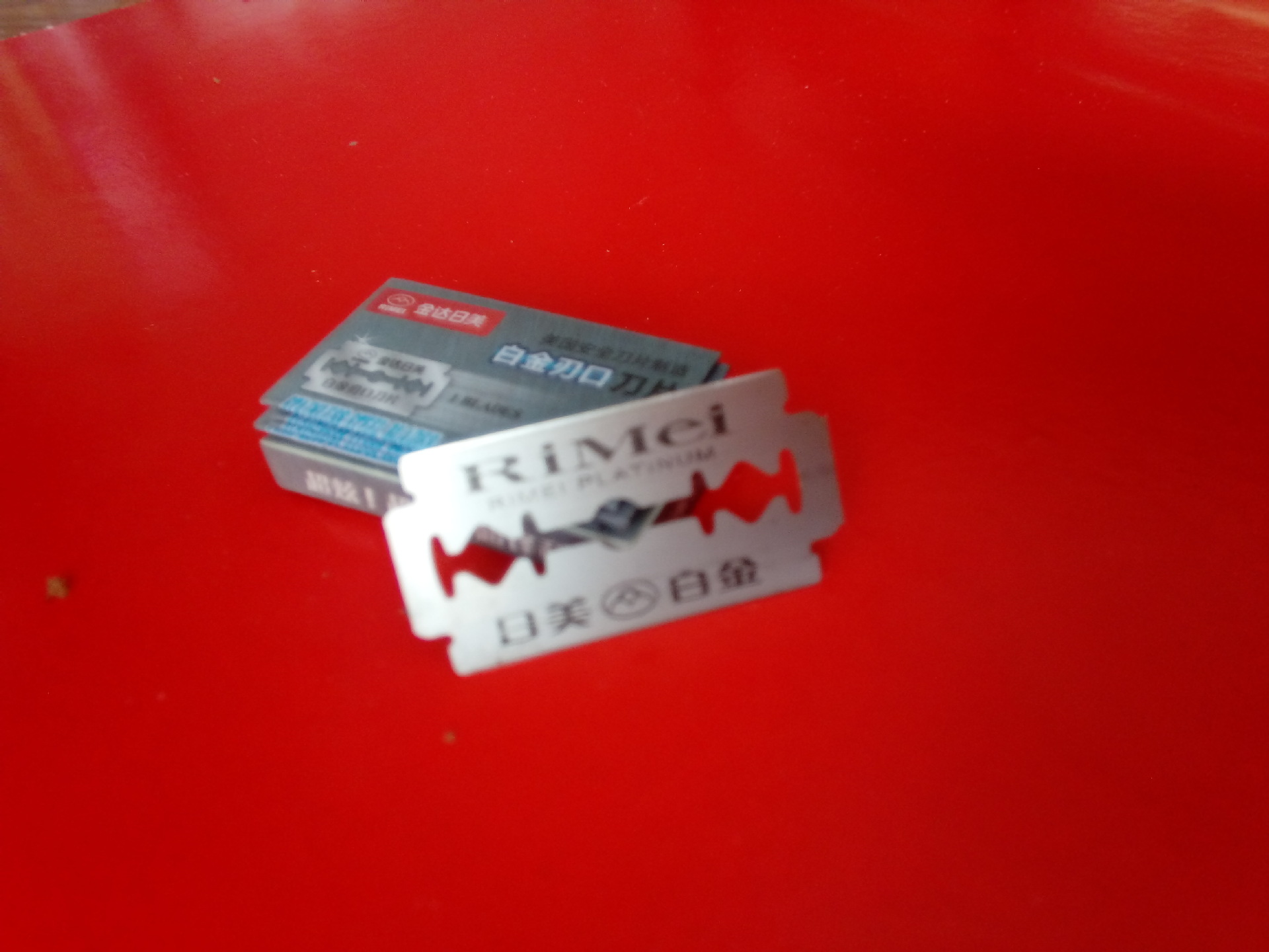 供应金达日美2301白金刃口双面刀片 超锋利剃须刀片100片卡