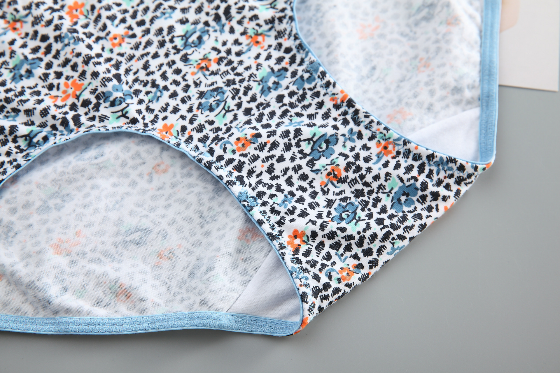 803女士全棉素色碎花低腰三角裤magic pink内裤生产厂家直接供货