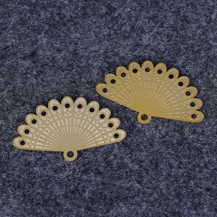金属饰品配件正方形圆形小鹿树叶扇子异形腐蚀铜片镂空电脑片