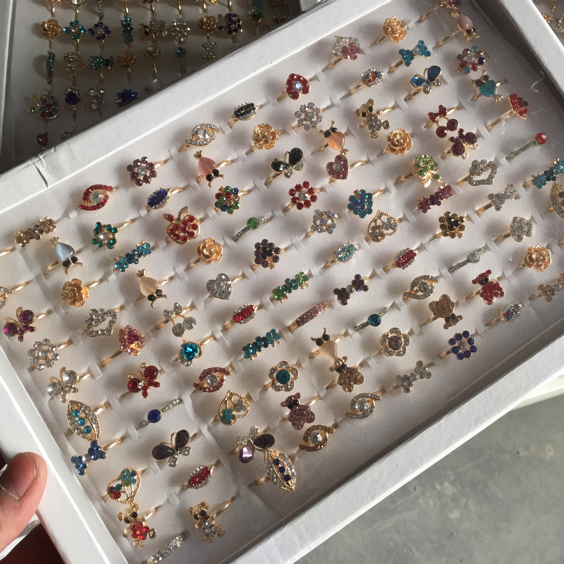 两元精美饰品 女式镶钻戒指 指环 多款混装 盒装 2元店批发货源