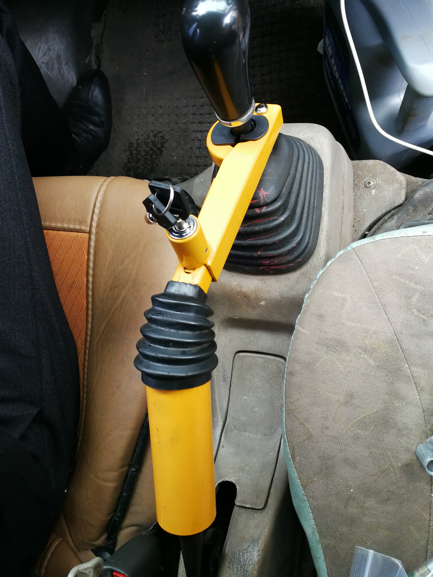 厂家直销汽车锁 汽车手刹锁 汽车档位锁 汽车防盗挂档锁具批发