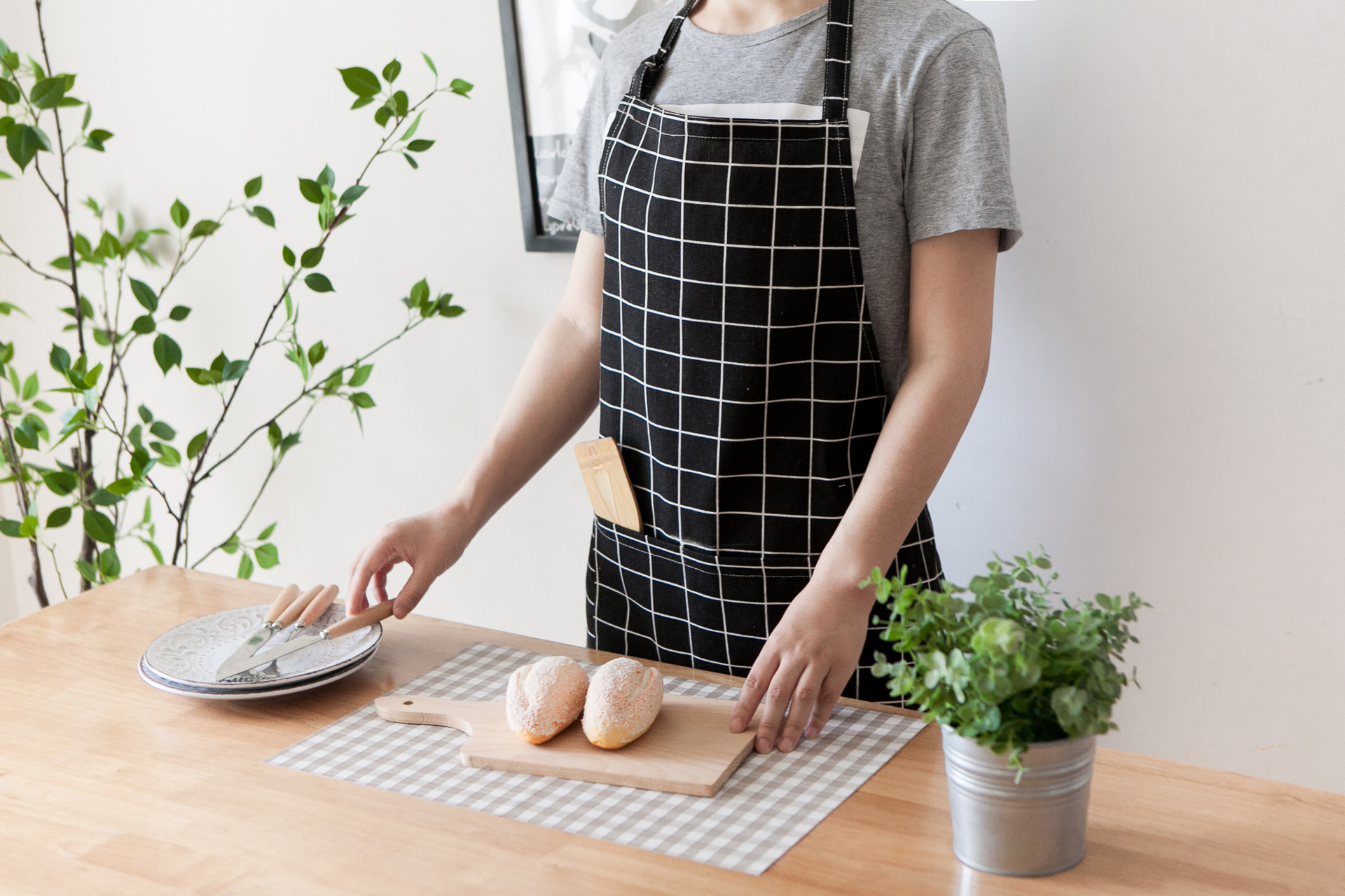 经典黑色格子防水围裙欧式布艺家用男女情侣款咖啡厅棉麻围腰