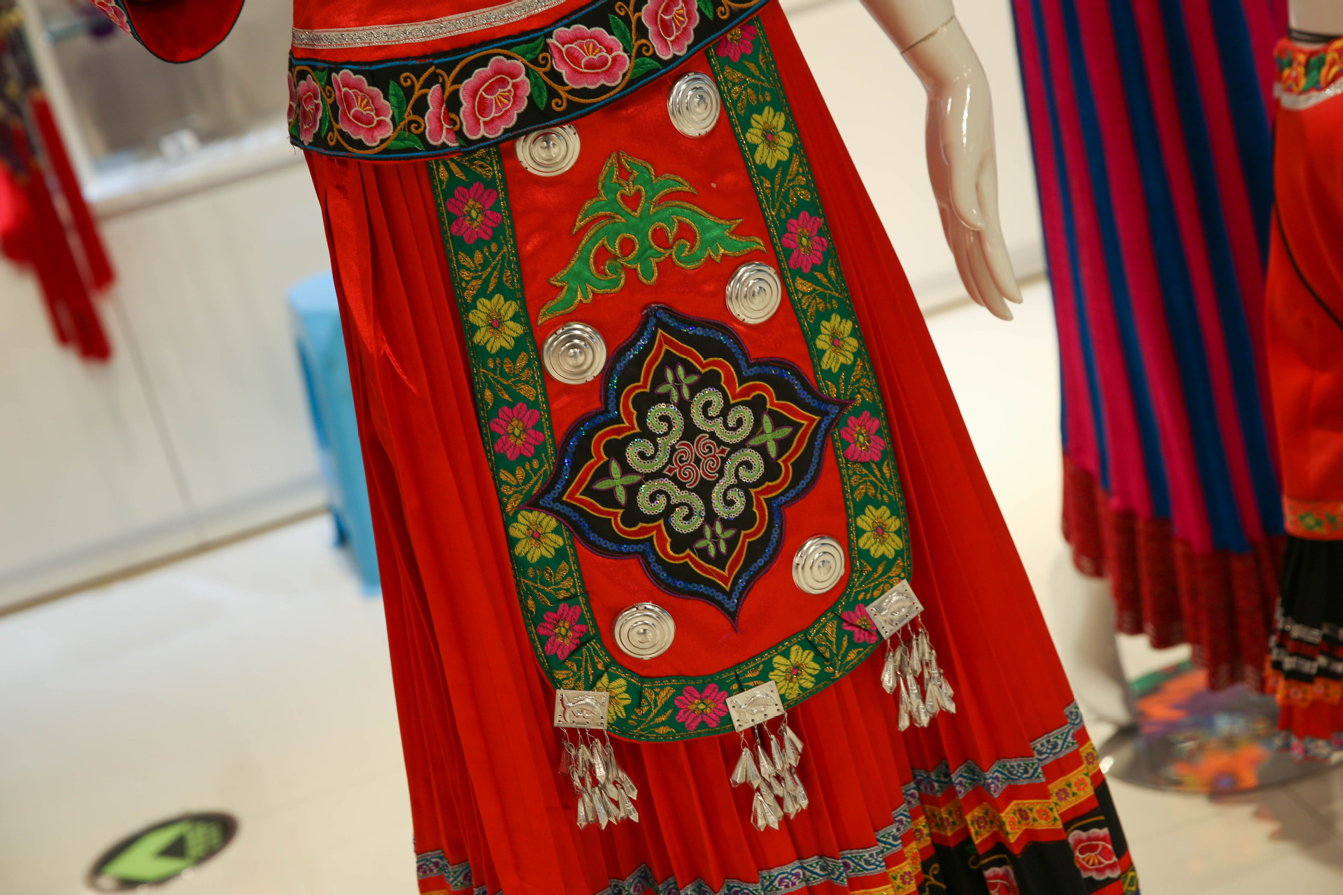 00元 货源类别 现货 主图来源 实拍无模特 风格 民族 图案 花朵 工艺